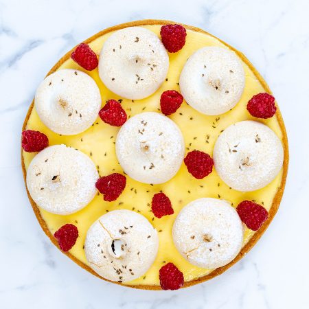 Tarte meringuée à la framboise & citron vert, graines d’anis vert